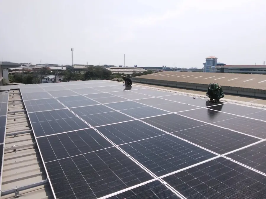 แผงโซล่าเซลล์ 94.24 kWp บนหลังคาโรงแรม ดิ อัยย์ชญา โฮเทล